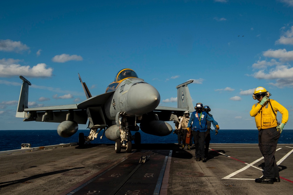 USS Carl Vinson (CVN 70) Conducts Routine Flight Operations in the Philippine Sea