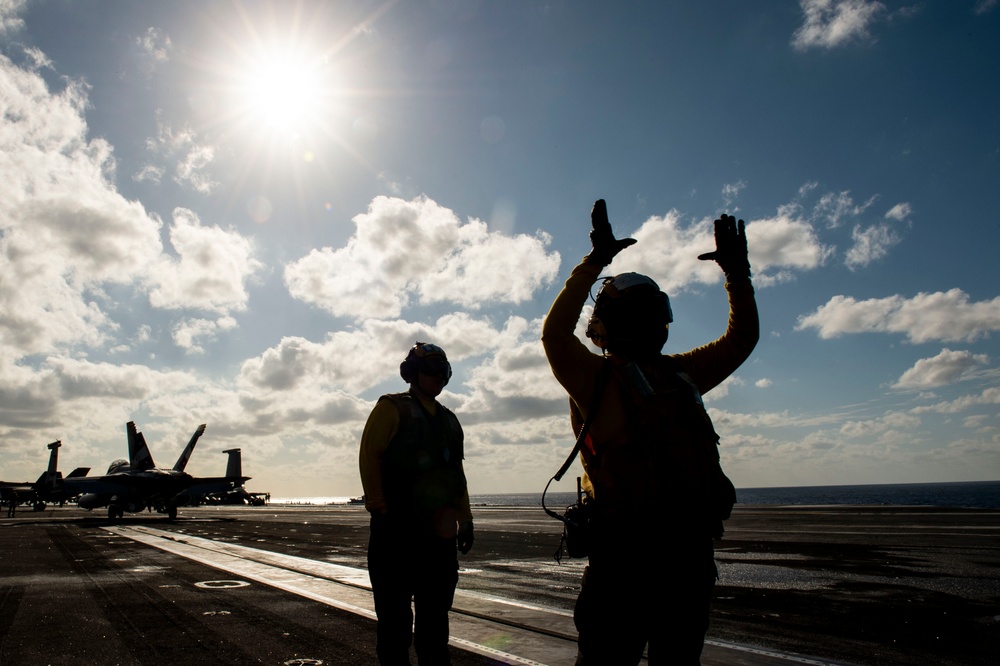 USS Carl Vinson (CVN 70) Conducts Routine Flight Operations in the Philippine Sea