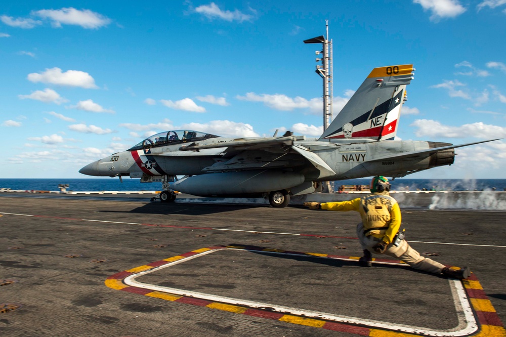 USS Carl Vinson (CVN 70) Conducts Routine Flight Operations in the Philippine Sea