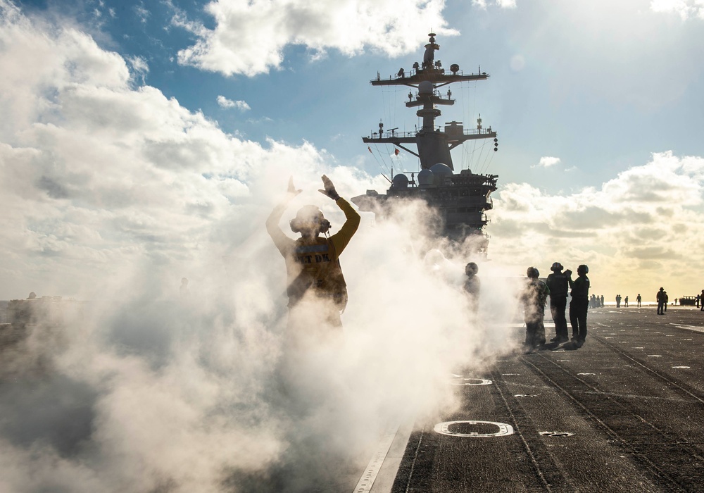 USS Carl Vinson (CVN 70) Conducts Routine Flight Operations in the Philippine Sea