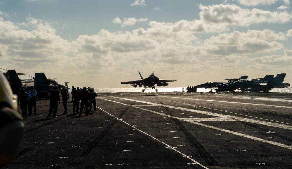 USS Carl Vinson (CVN 70) Conducts Routine Flight Operations in the Philippine Sea