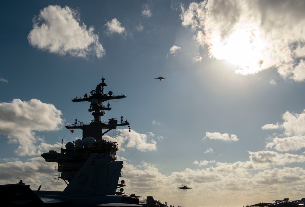 USS Carl Vinson (CVN 70) Conducts Routine Flight Operations in the Philippine Sea