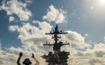 USS Carl Vinson (CVN 70) Conducts Routine Flight Operations in the Philippine Sea