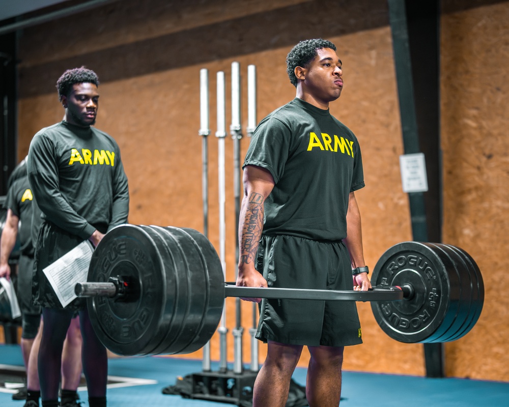 10th AAMDC air defenders max the ACFT deadlift