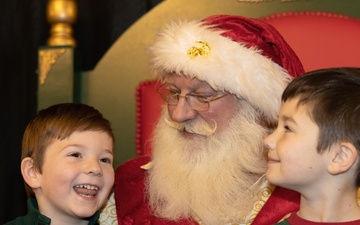 Santa brings his workshop to Quantico