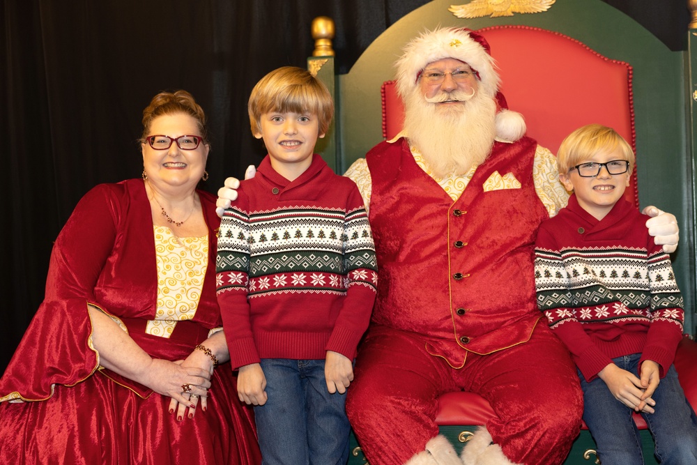 Santa brings his workshop to Quantico