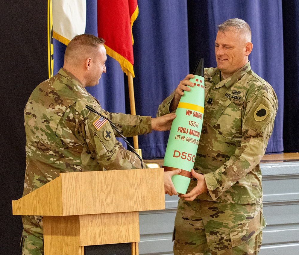 AFTER 27 YEARS, OFFICER SAYS FAREWELL TO ILLINOIS NATIONAL GUARD