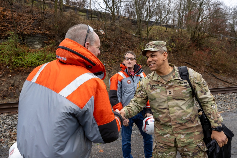 Great Lakes and Ohio River leadership visits Pittsburgh District