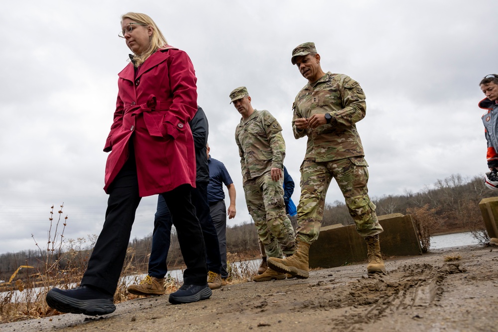 Great Lakes and Ohio River leadership visits Pittsburgh District