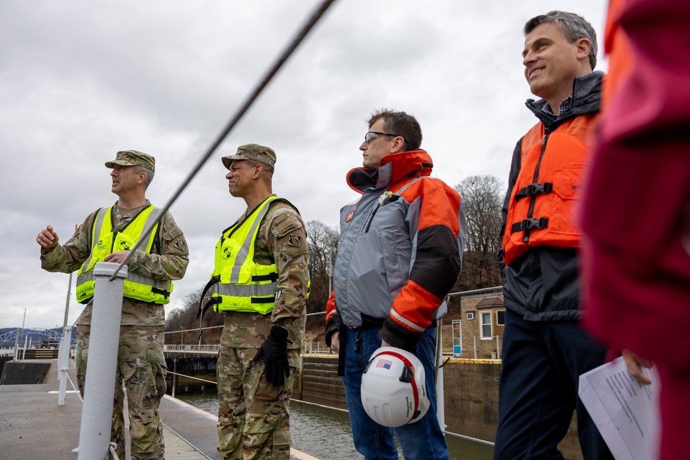 Great Lakes and Ohio River leadership visits Pittsburgh District