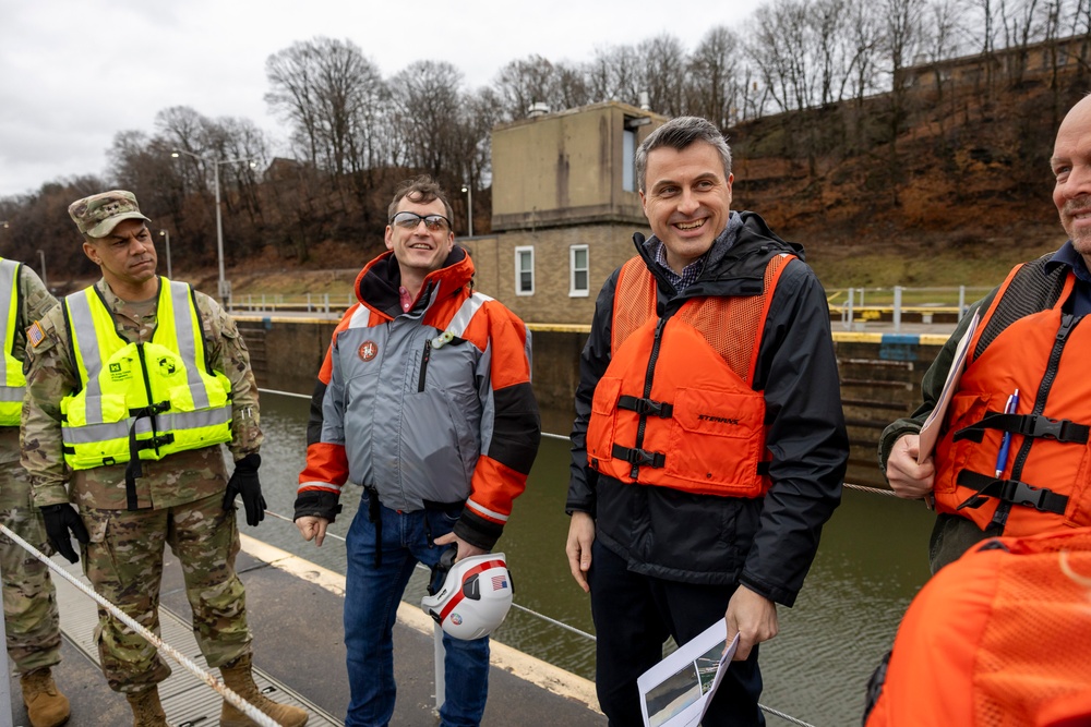 Great Lakes and Ohio River leadership visits Pittsburgh District