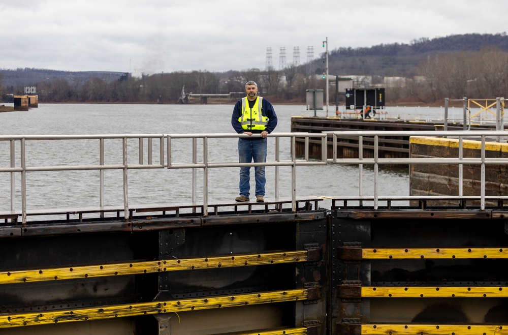 Great Lakes and Ohio River leadership visits Pittsburgh District