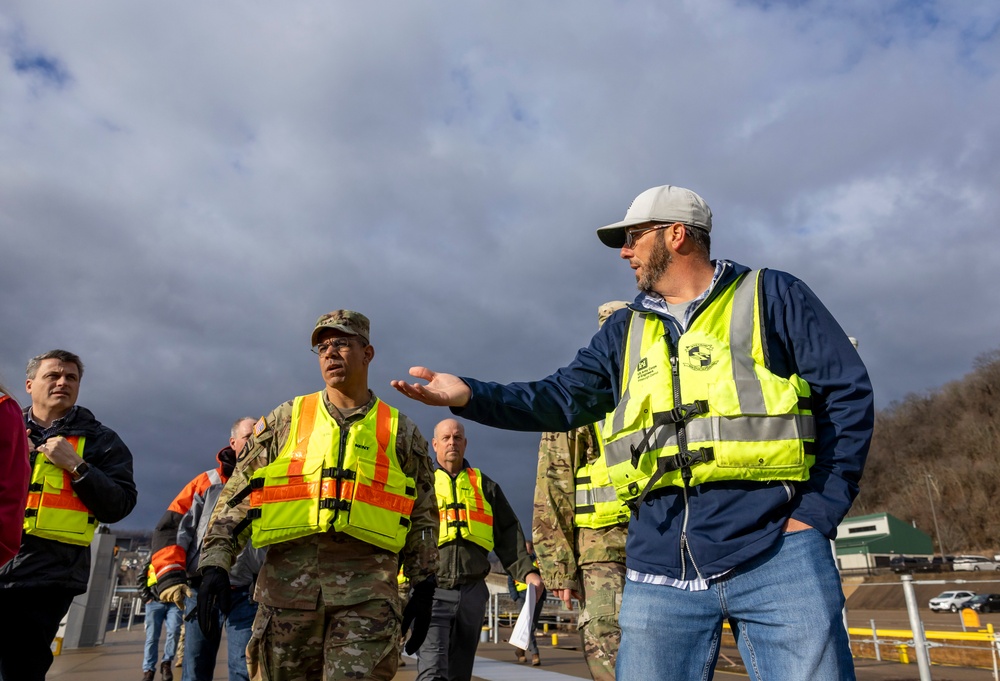 Great Lakes and Ohio River leadership visits Pittsburgh District