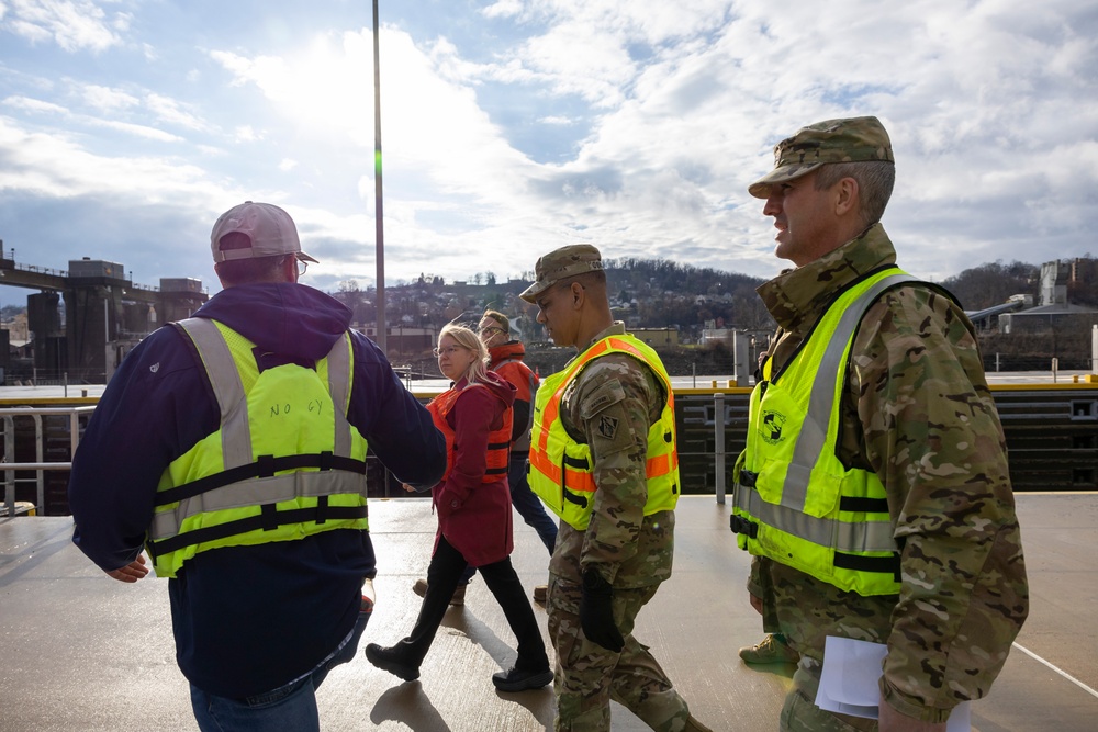 Great Lakes and Ohio River leadership visits Pittsburgh District