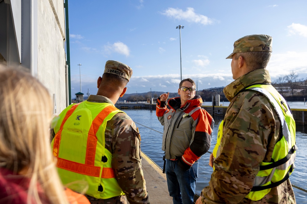 Great Lakes and Ohio River leadership visits Pittsburgh District