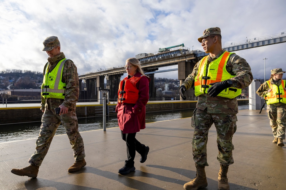 Great Lakes and Ohio River leadership visits Pittsburgh District