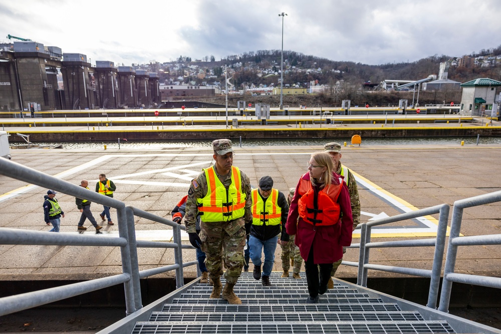 Great Lakes and Ohio River leadership visits Pittsburgh District