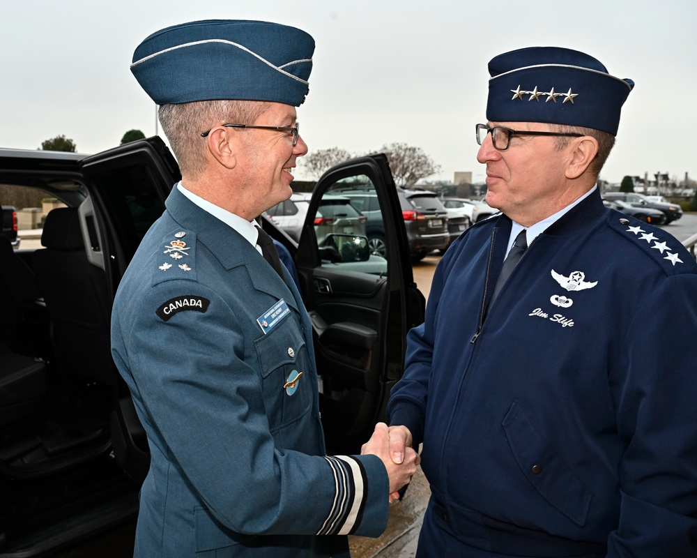 VCSAF Slife meets Canada Lt. Gen. Kenny