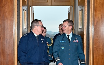 VCSAF Slife meets Canada Lt. Gen. Kenny