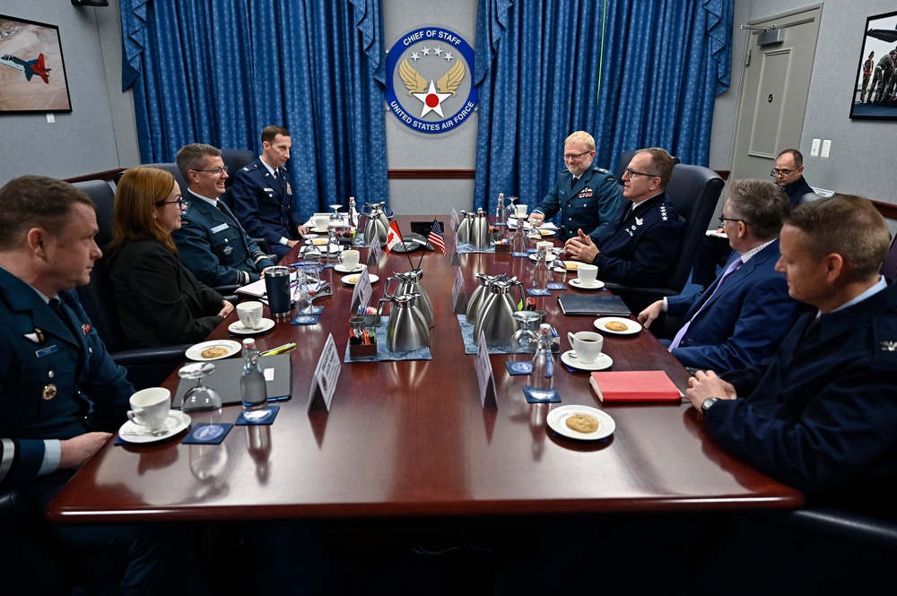 VCSAF Slife meets Canada Lt. Gen. Kenny