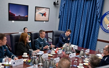 VCSAF Slife meets Canada Lt. Gen. Kenny