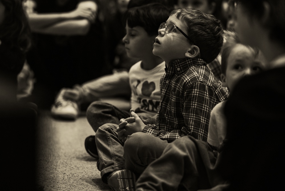 Marine families attend Annual Holiday Concert