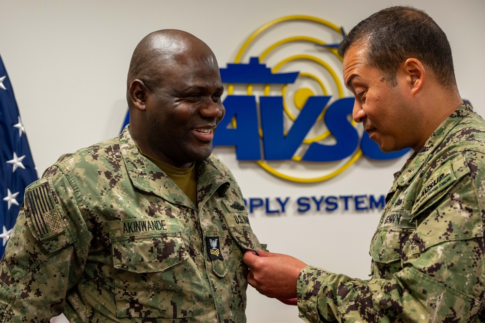 NAVSUP HQ Sailor Receives Award