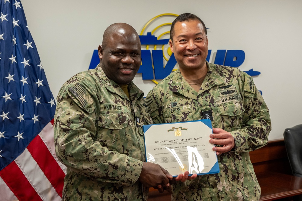 NAVSUP HQ Sailor Receives Award