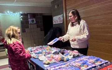 Santa Joins Children at 148th Fighter Wing Holiday Party