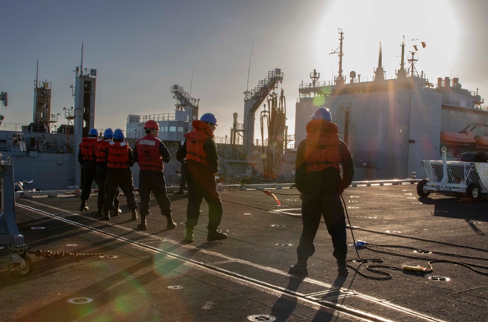 USS Abraham Lincoln conducts ammunition transfer with USNS Washington Chambers