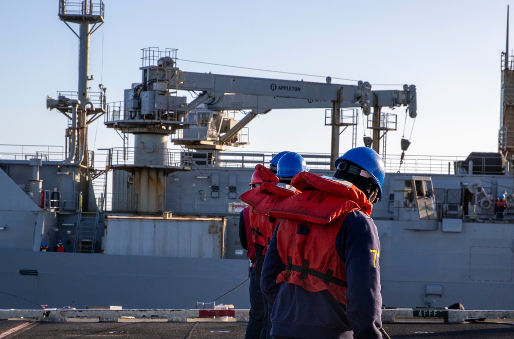 USS Abraham Lincoln conducts ammunition transfer with USNS Washington Chambers