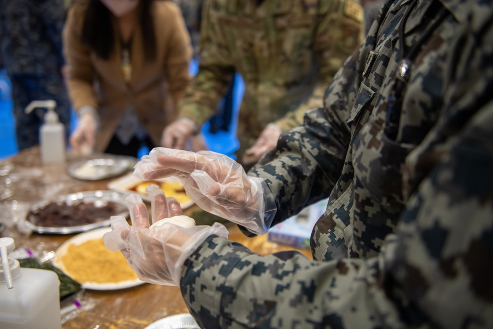 JASDF hosts annual mochi-pounding ceremony