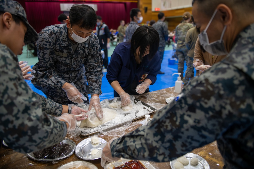 JASDF hosts annual mochi-pounding ceremony