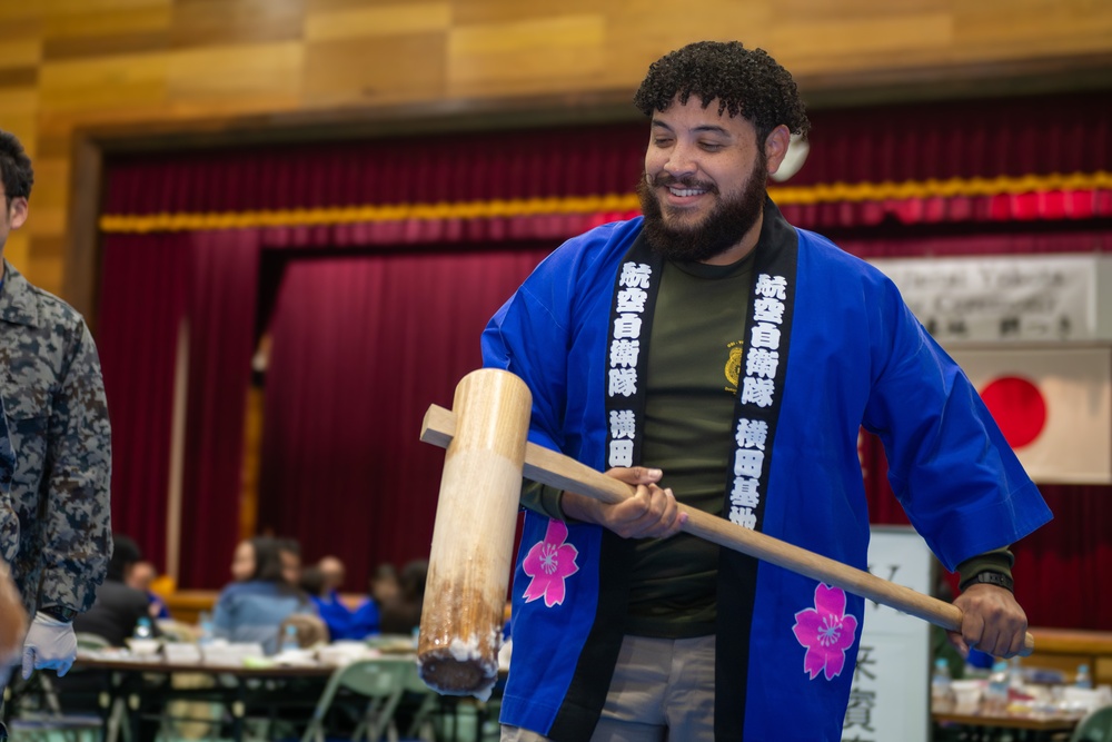 JASDF hosts annual mochi-pounding ceremony