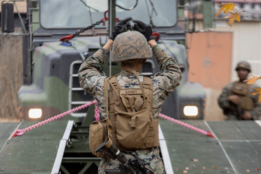 1st CEB employs bridging capabilities during field exercise