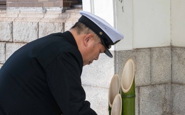 U.S. Navy Chief Petty Officers, JMSDF Chief Petty Officers Conduct Kadomatsu Exchange