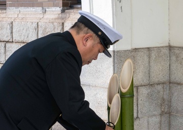U.S. Navy Chief Petty Officers, JMSDF Chief Petty Officers Conduct Kadomatsu Exchange