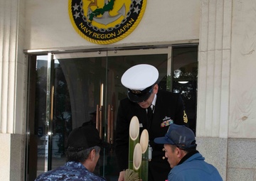 U.S. Navy Chief Petty Officers, JMSDF Chief Petty Officers Conduct Kadomatsu Exchange