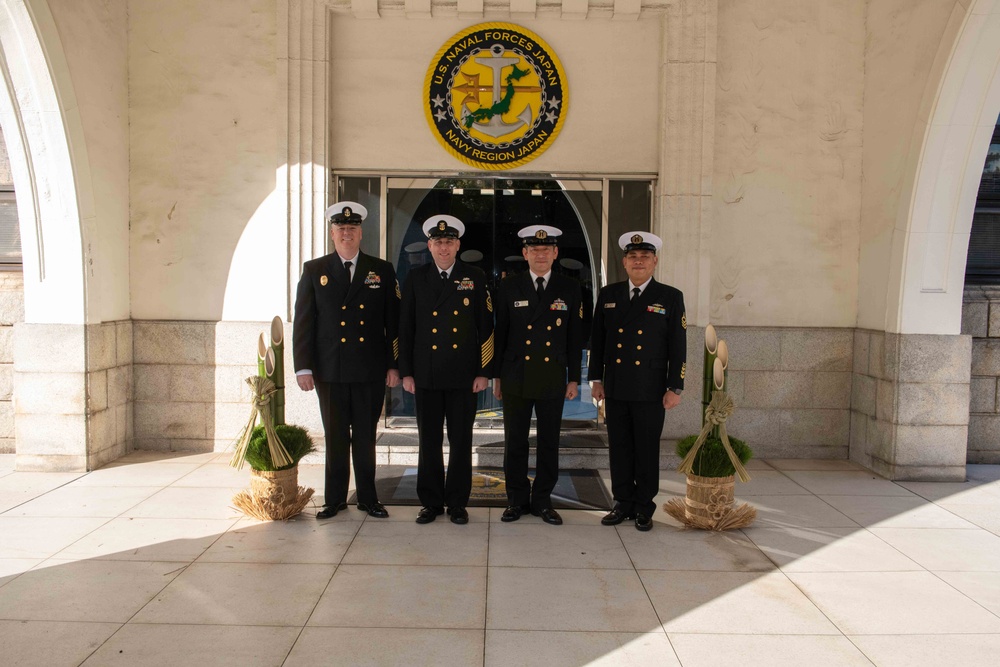 U.S. Navy Chief Petty Officers, JMSDF Chief Petty Officers Conduct Kadomatsu Exchange