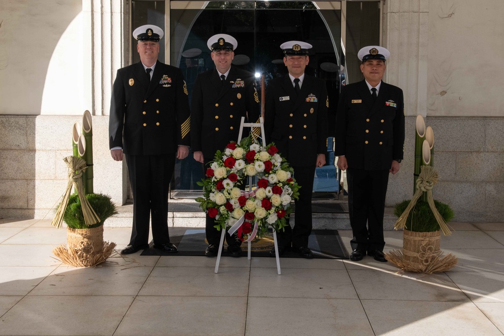 U.S. Navy Chief Petty Officers, JMSDF Chief Petty Officers Conduct Kadomatsu Exchange