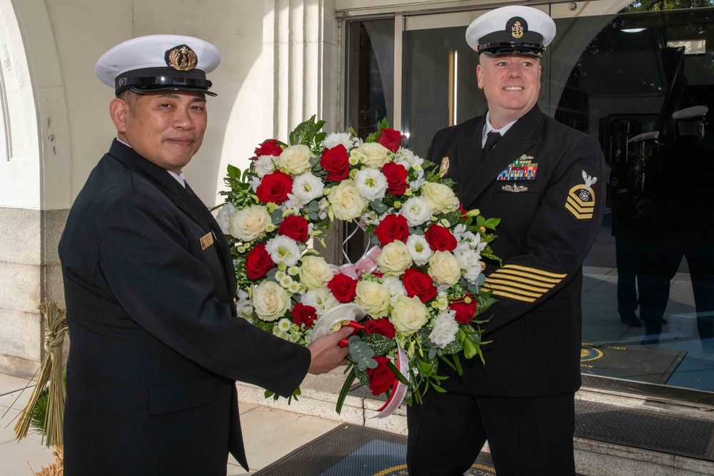 U.S. Navy Chief Petty Officers, JMSDF Chief Petty Officers Conduct Kadomatsu Exchange