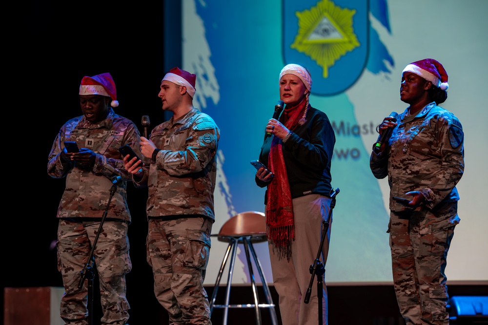 Troopers go caroling in Poland