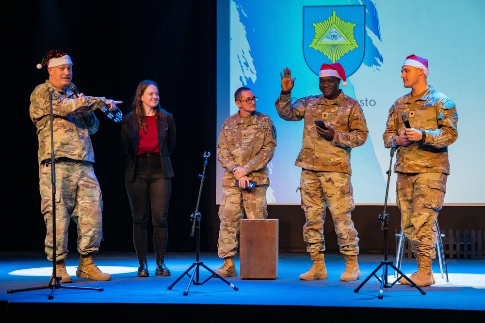 Troopers go caroling in Poland