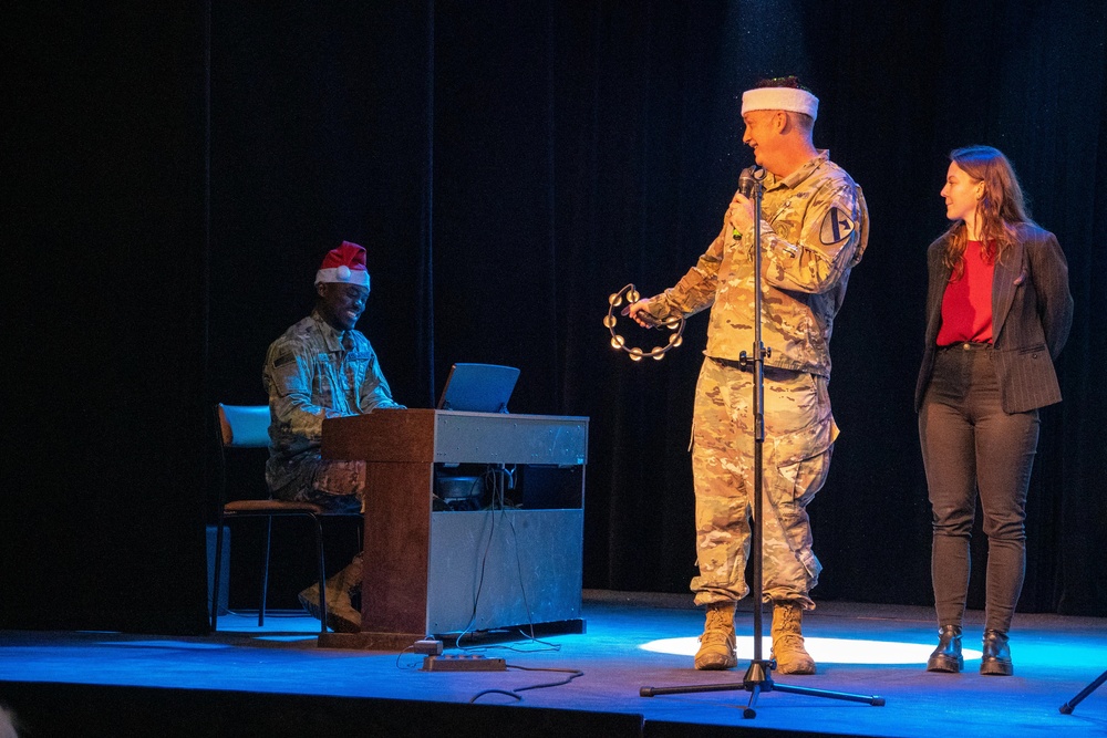 Troopers go caroling in Poland