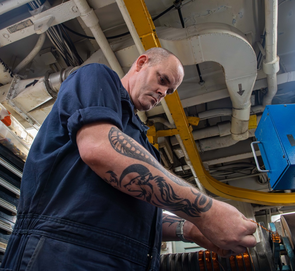 USS Carl Vinson (CVN 70) Conducts Routine Operations in the Philippine Sea