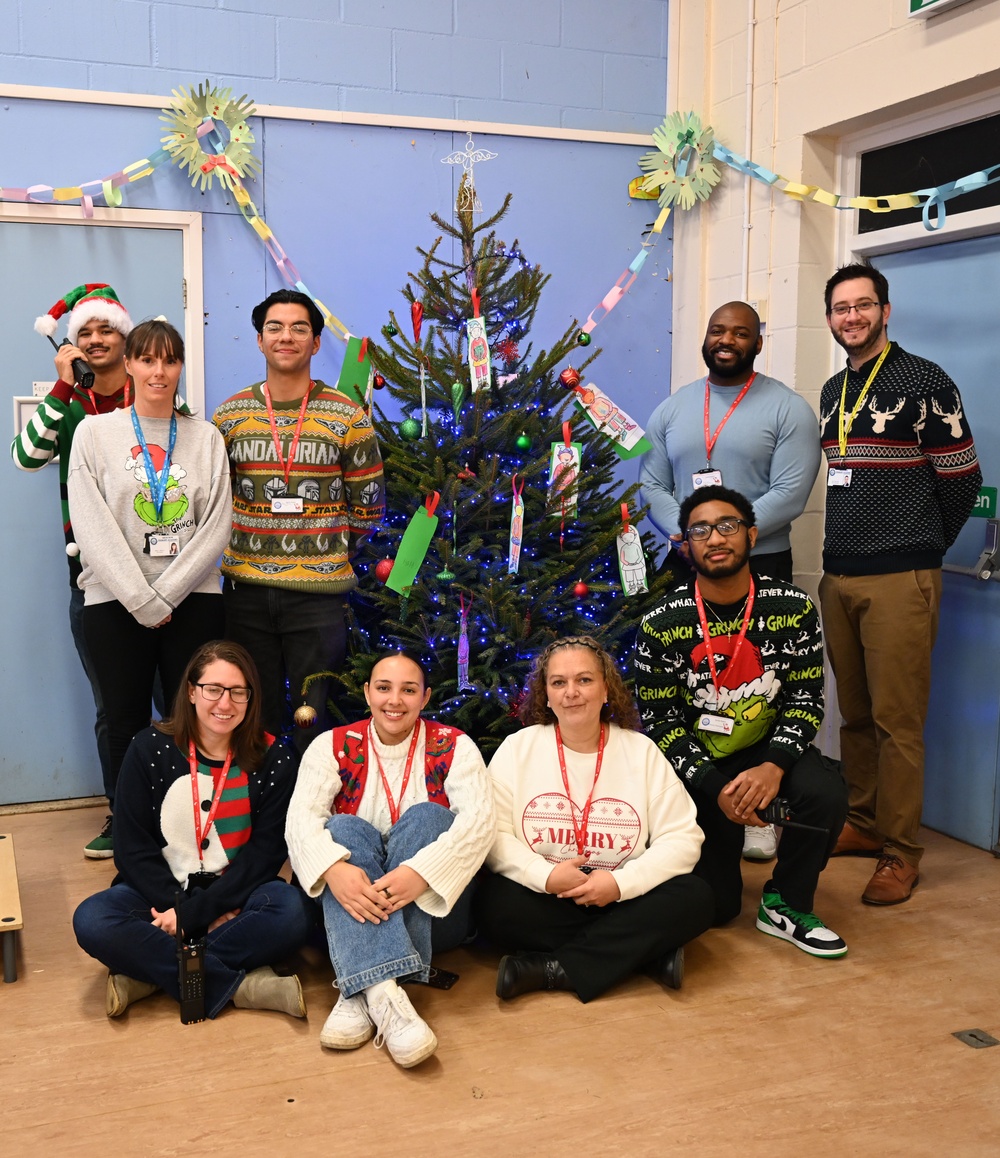 100th CS Airmen help local children connect with North Pole via ‘Radio Santa’