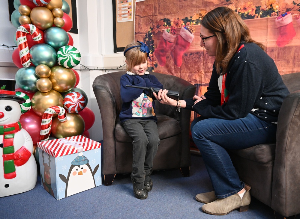 100th CS Airmen help local children connect with North Pole via ‘Radio Santa’