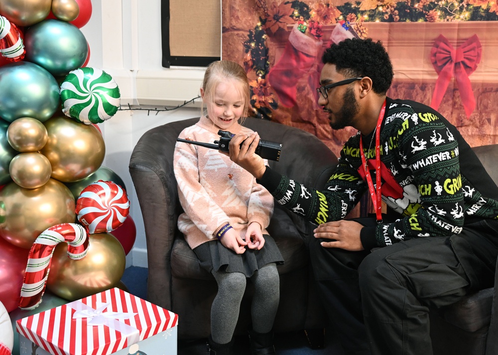 100th CS Airmen help local children connect with North Pole via ‘Radio Santa’