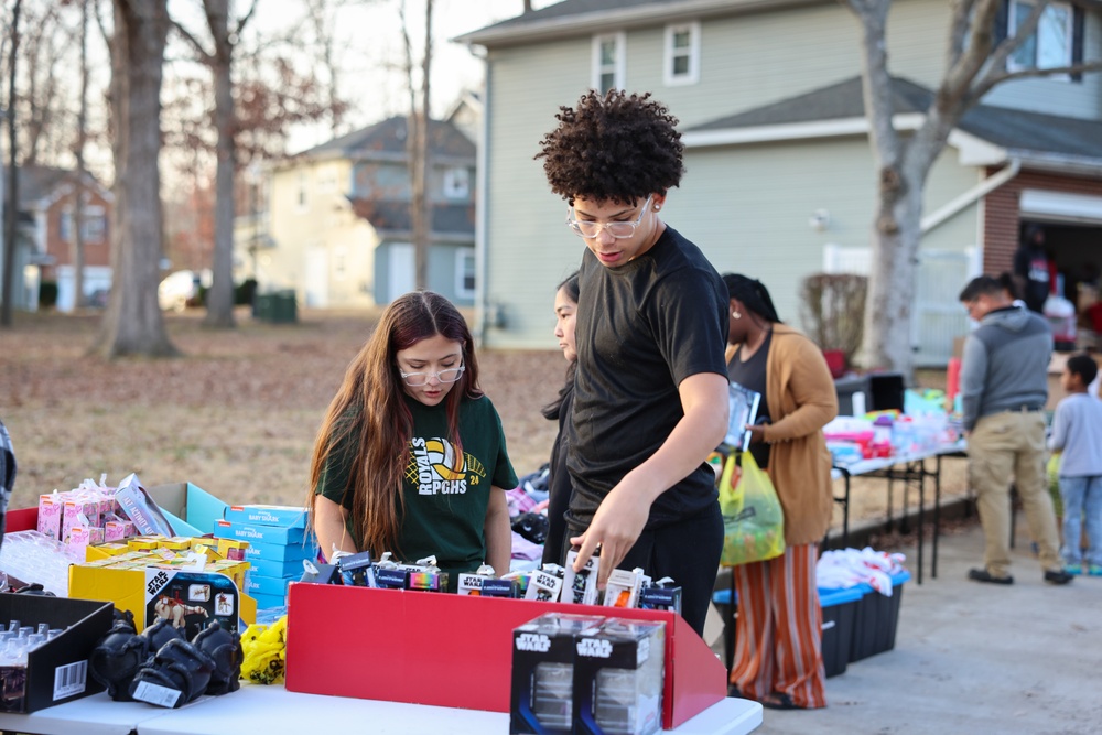 Fort Gregg-Adams Soldier gives back to her community during the holidays