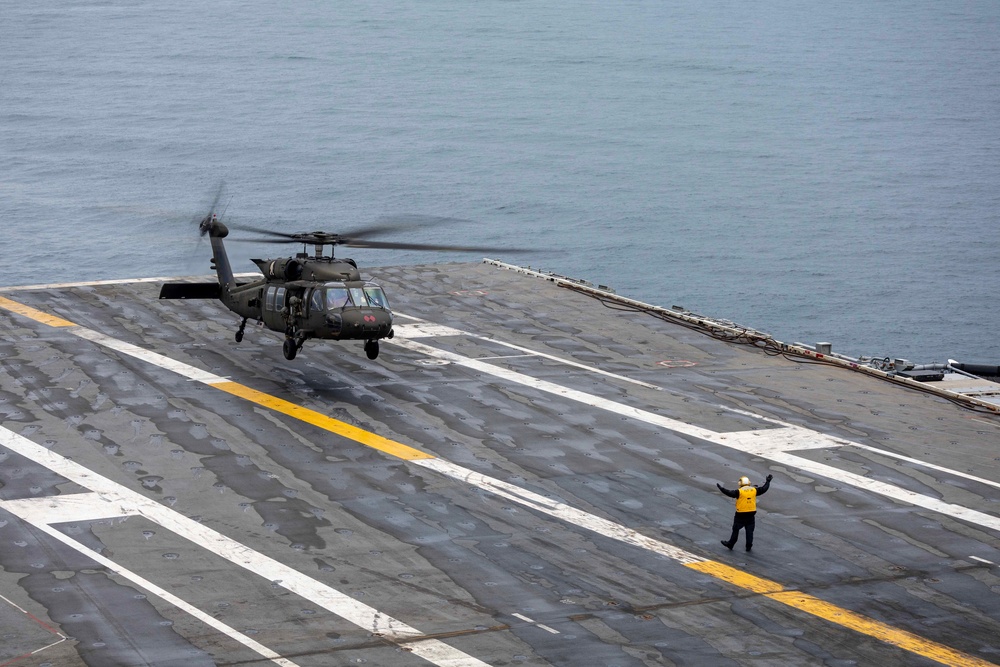 16th CAB Conducts Deck Landing Qualification on USS Ronald Reagan (CVN 76)